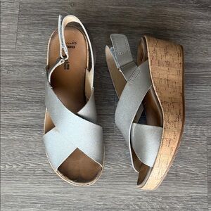 Clarks Women's Silver Sandals 8.5